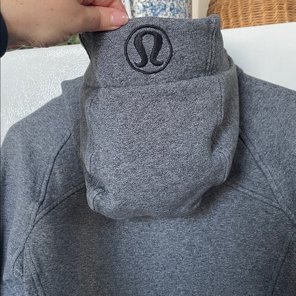Lululemon Women’s Size 6 Gray Scuba Zip Up Hoodie Thumbholes Logo - Picture 8 of 10